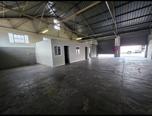 239M² WAREHOUSE TO LET IN CITY DEEP